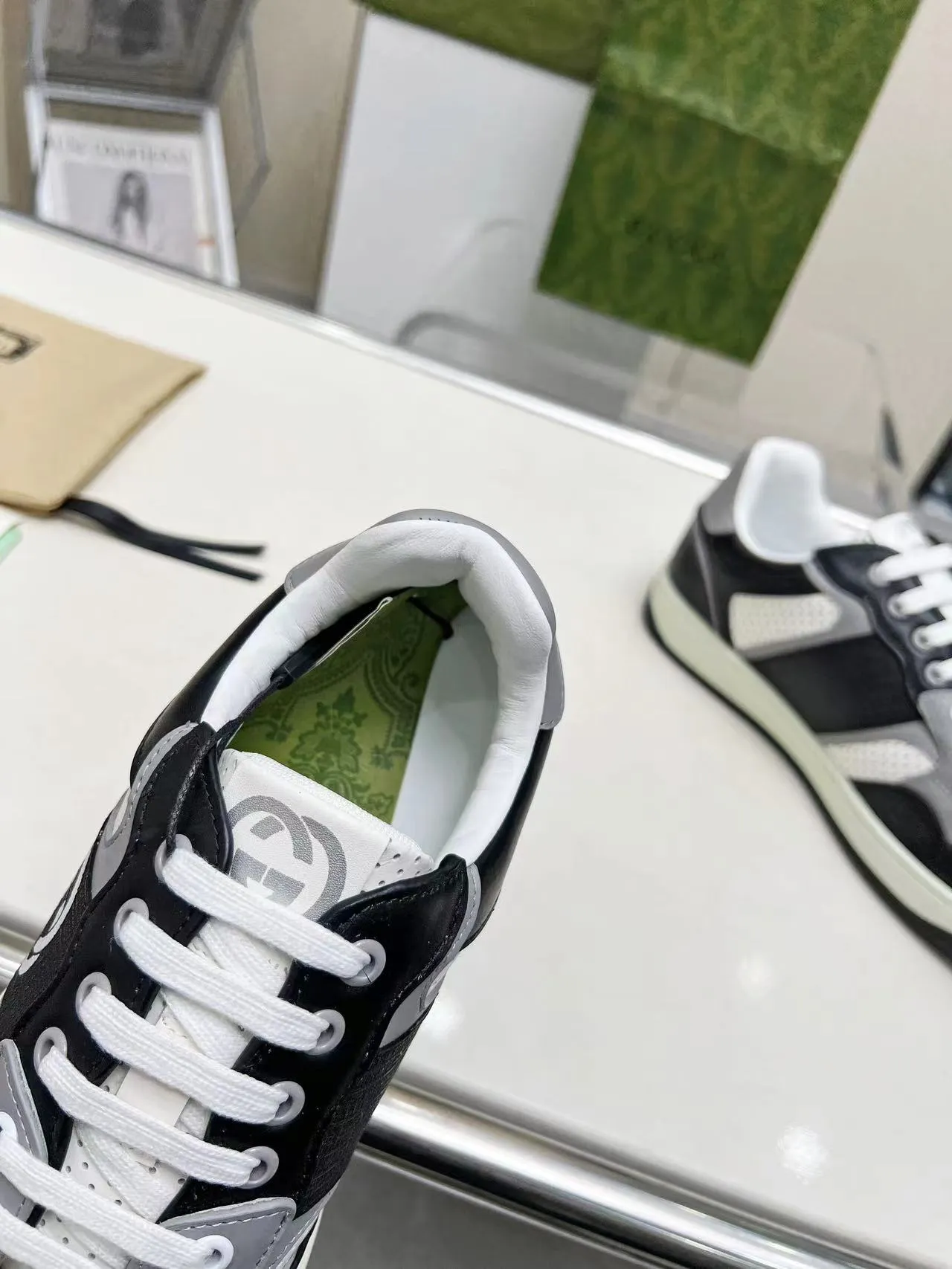 P620 💞💞Gucci G Home’s latest popular sports shoes, couple’s style, casual, retro white shoes 🌸🌸🌸 New popular series. The exquisite and compact interlocking double G logo romantically interprets the aesthetic concept of this series. Made of off-white leather, retro inspiration is cleverly blended into the sneaker design to reinterpret the brand logo. Exquisitely packaged at the delivery counter 🛍📦 ▪️Fabric: Original custom-made imported first-layer cowhide leather ▪️Lining: Original custom-made imported cowhide lining ▪️Outsole: Original molded two-color TPU outsole ▪️Size: Women's 35-40 / Men's 39-45